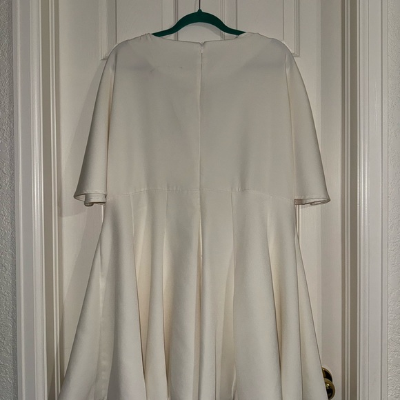 Elegant Cream Dress - Picture 2 of 2